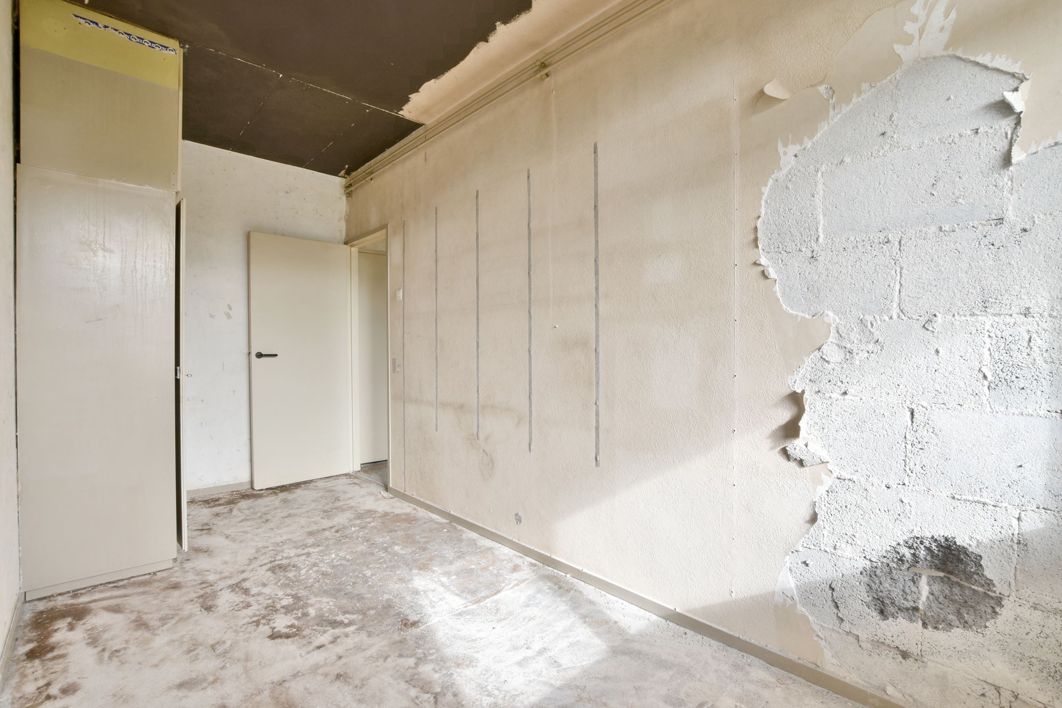 Bekijk Glad stucwerk wanden en plafonds volledige appartement Amsterdam foto 2