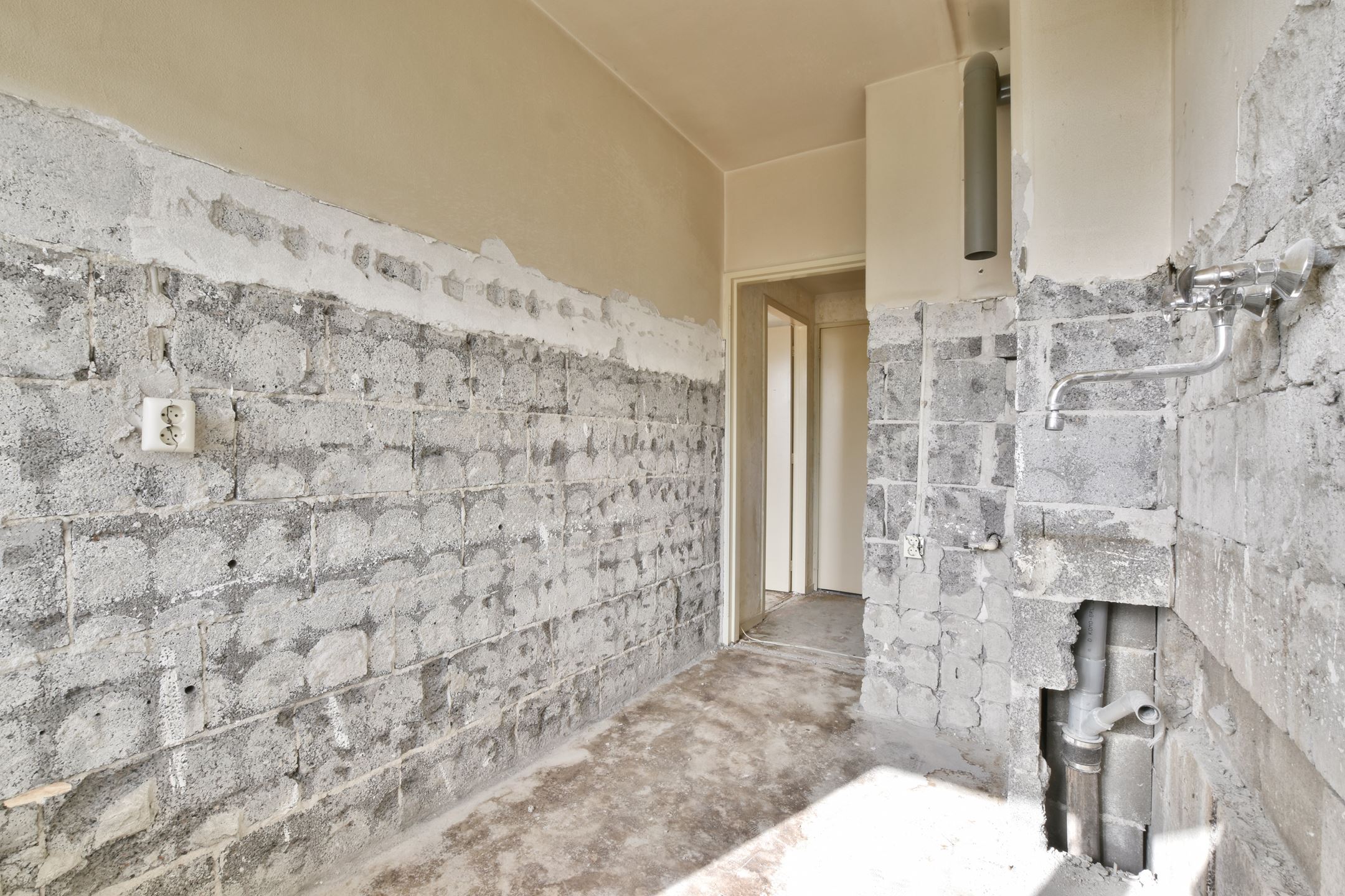Bekijk Glad stucwerk wanden en plafonds volledige appartement Amsterdam foto 9