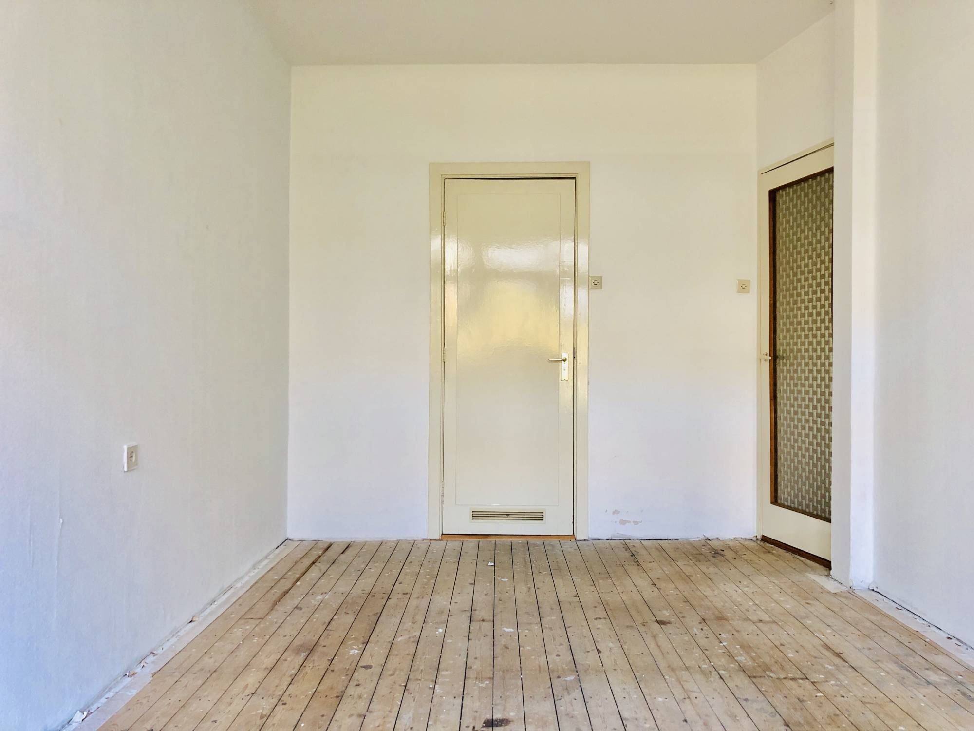 Bekijk Glad stucwerk oude tussenwoning foto 9
