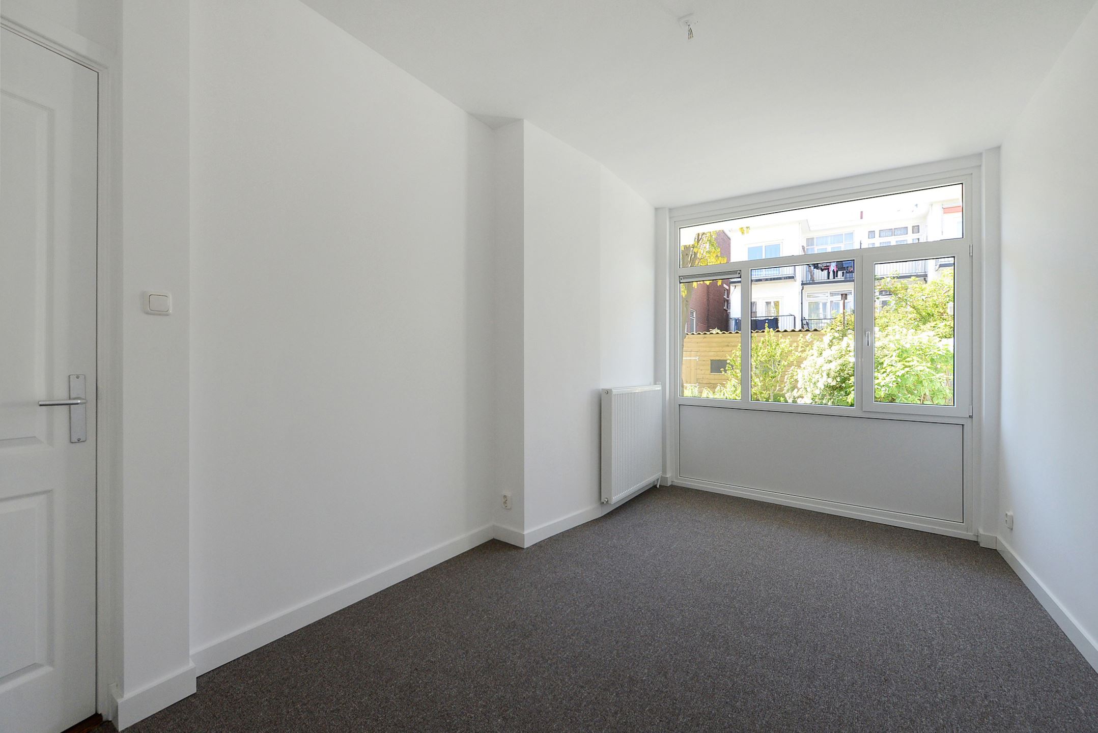 Bekijk Glad stucwerk oude tussenwoning foto 23