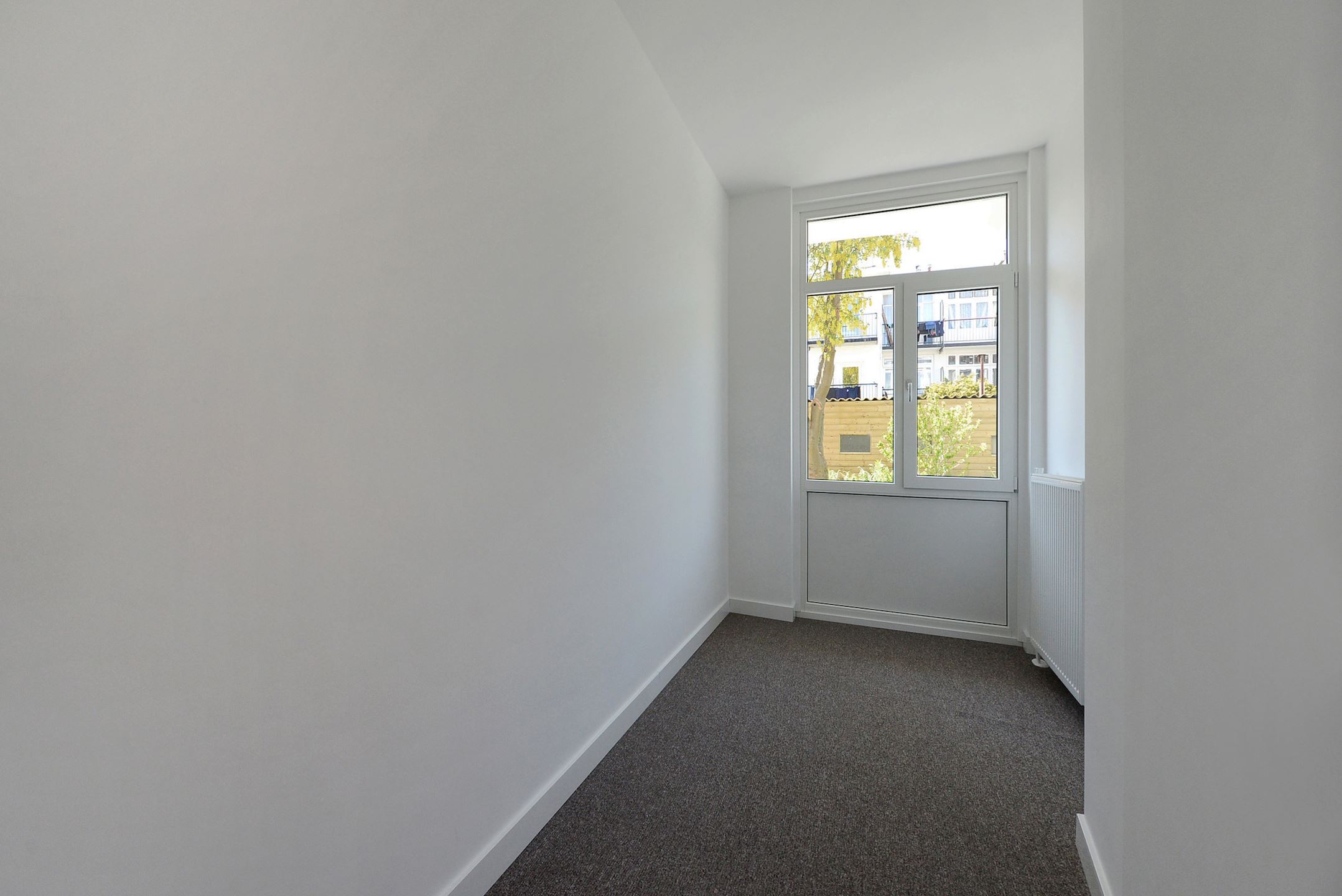 Bekijk Glad stucwerk oude tussenwoning foto 25