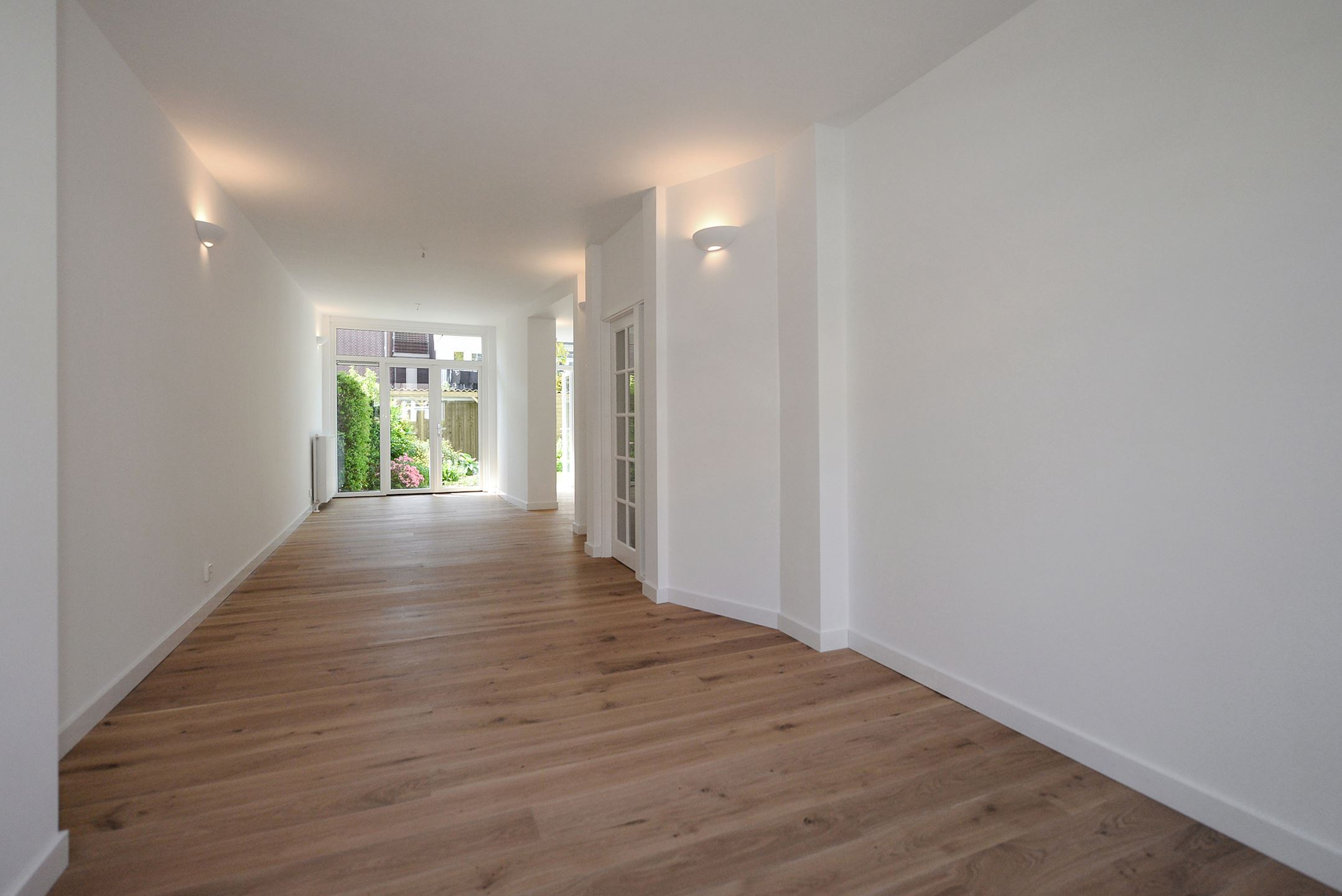 Bekijk Glad stucwerk oude tussenwoning foto 32