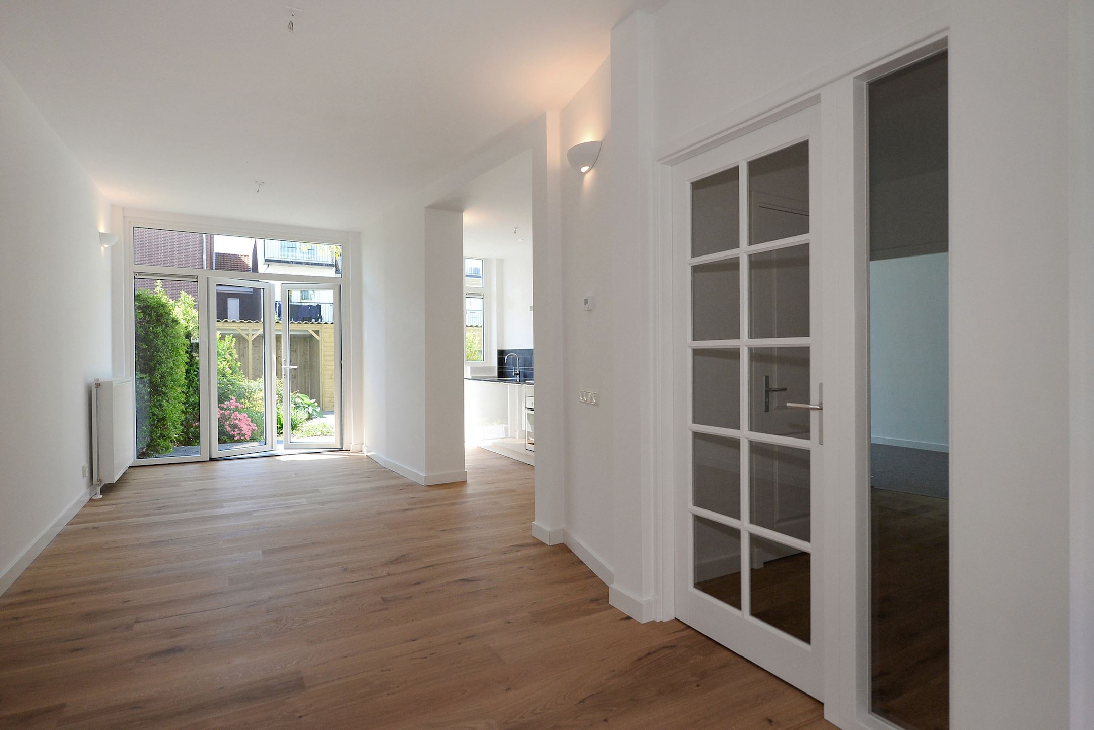 Bekijk Glad stucwerk oude tussenwoning foto 33