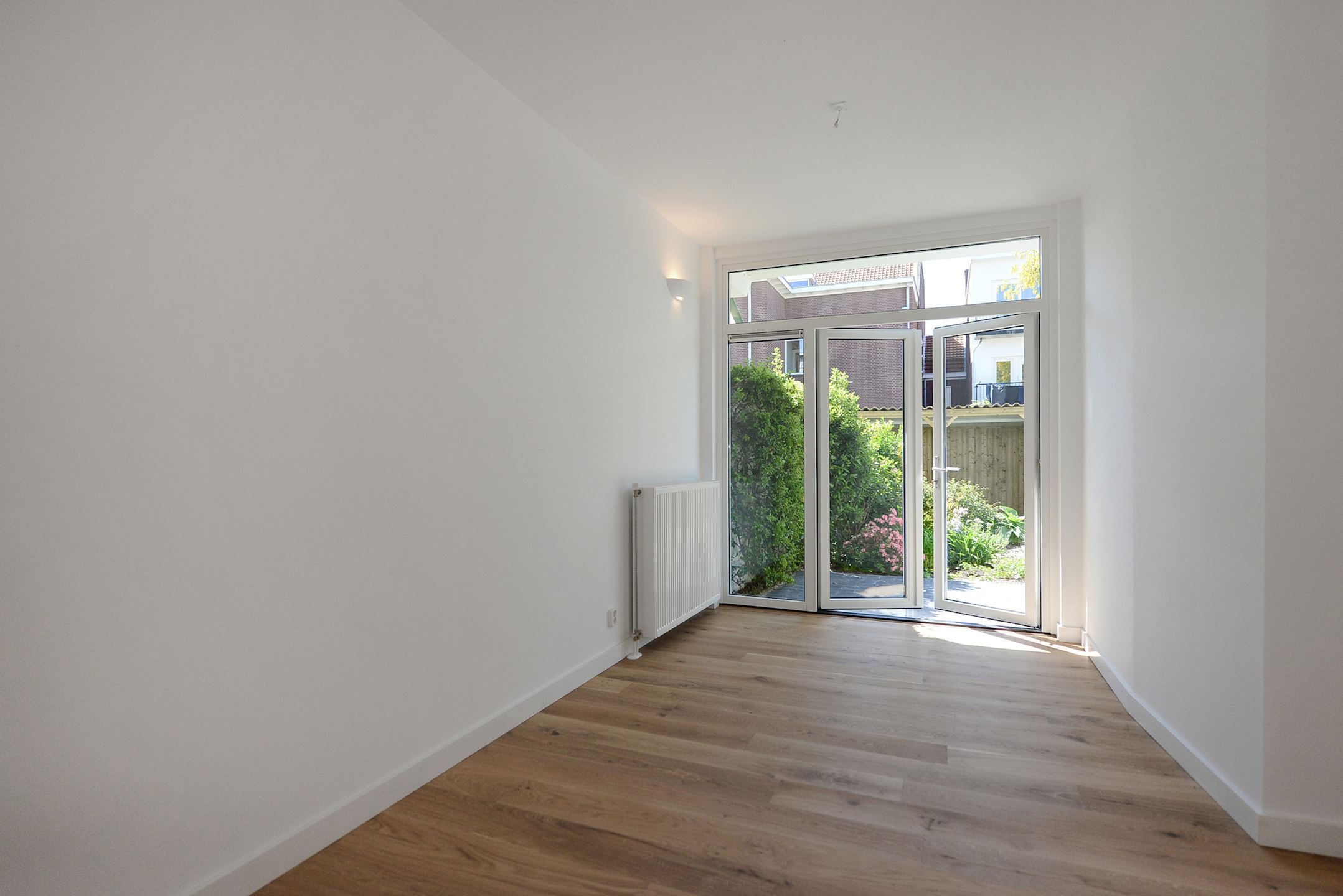 Bekijk Glad stucwerk oude tussenwoning foto 34