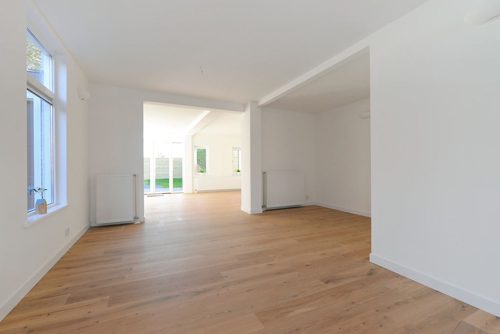 Glad stucwerk wanden en plafond eengezinswoning in Rotterdam