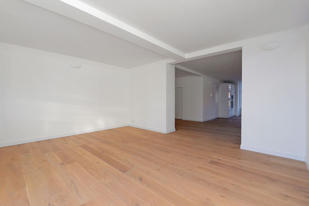Bekijk Glad stucwerk wanden en plafond eengezinswoning in Rotterdam foto 4