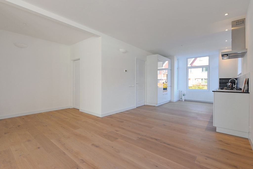Bekijk Glad stucwerk wanden en plafond eengezinswoning in Rotterdam foto 9