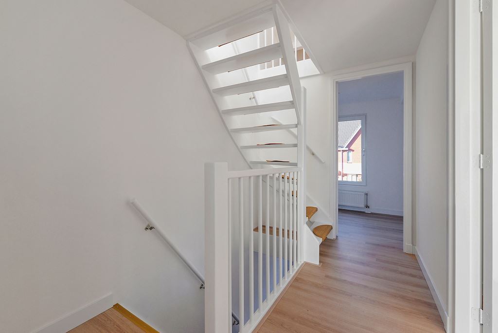 Bekijk Glad stucwerk wanden en plafond eengezinswoning in Rotterdam foto 20