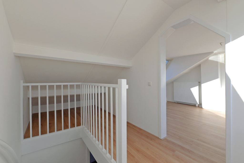 Bekijk Glad stucwerk wanden en plafond eengezinswoning in Rotterdam foto 22