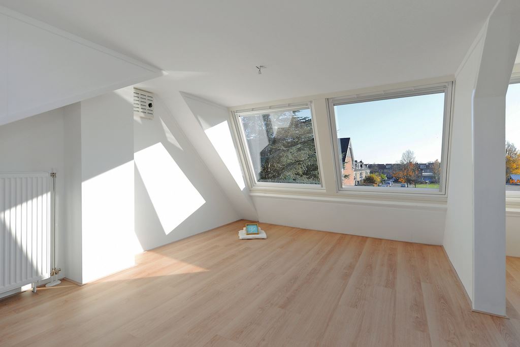 Bekijk Glad stucwerk wanden en plafond eengezinswoning in Rotterdam foto 24