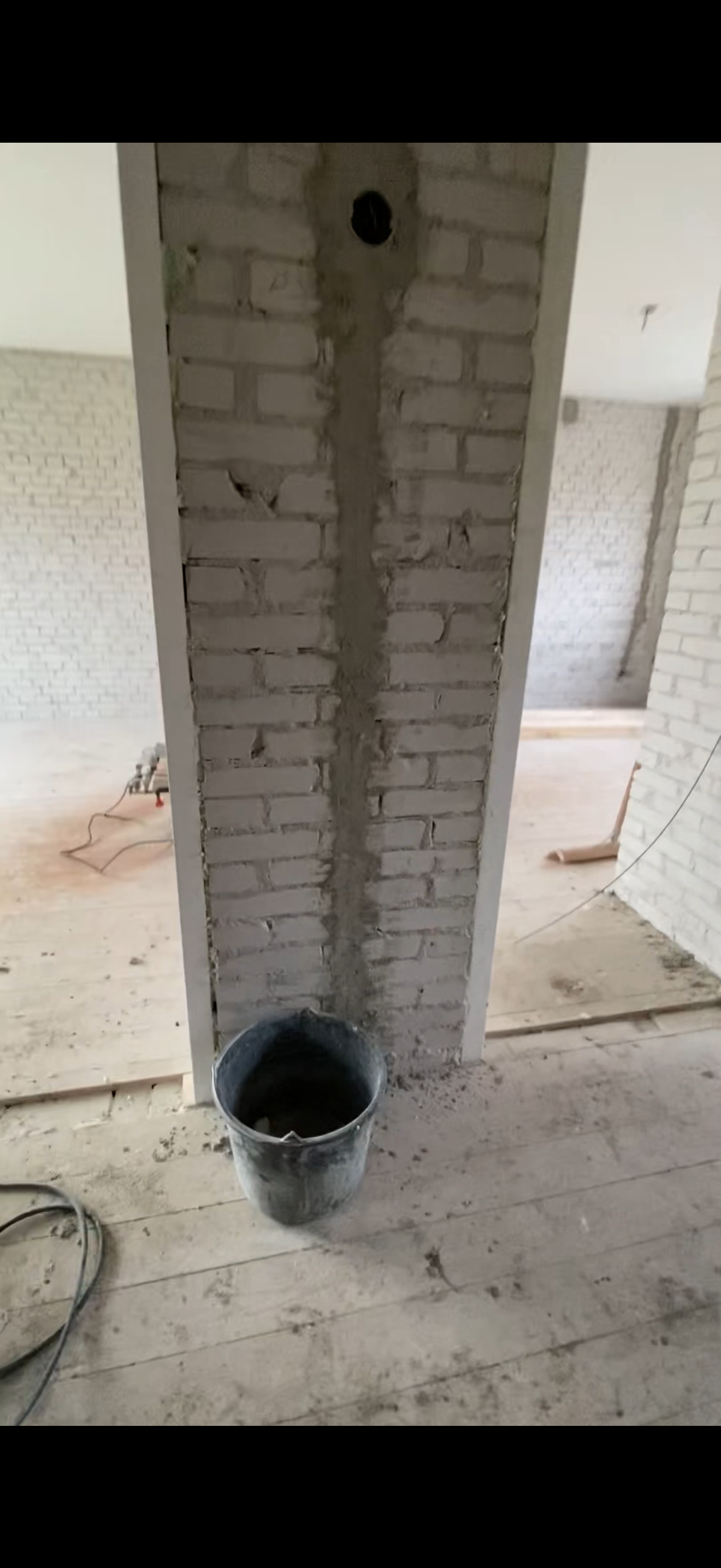 Bekijk Glad stucwerk wanden en plafond eengezinswoning in Rotterdam foto 25
