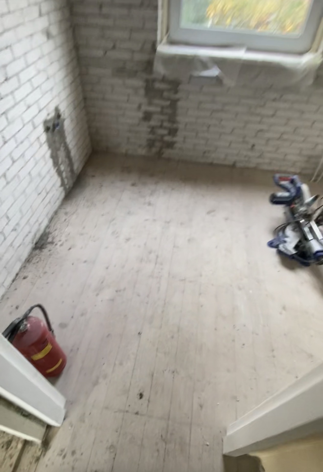 Bekijk Glad stucwerk wanden en plafond eengezinswoning in Rotterdam foto 27