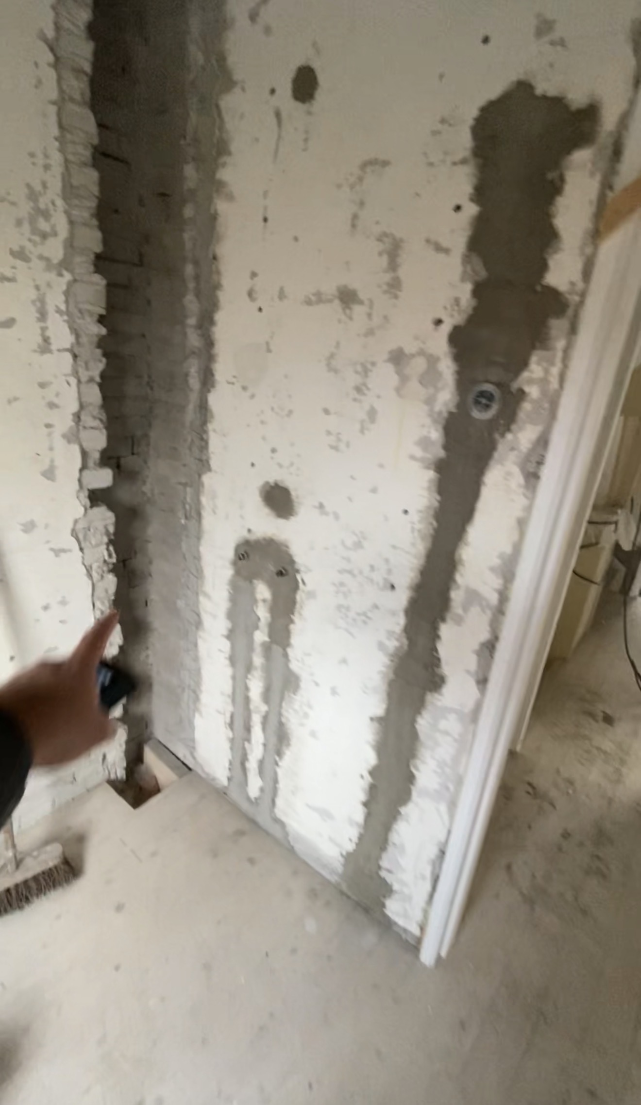 Bekijk Glad stucwerk wanden en plafond eengezinswoning in Rotterdam foto 28