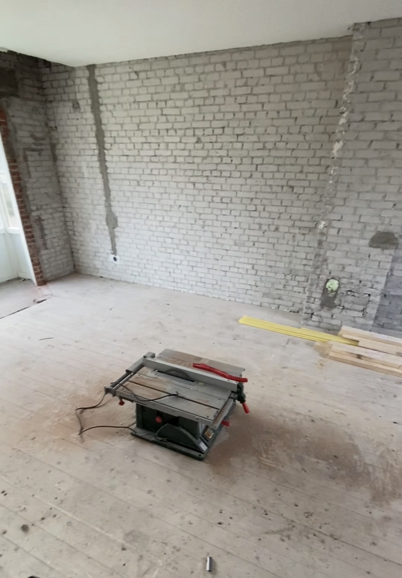 Bekijk Glad stucwerk wanden en plafond eengezinswoning in Rotterdam foto 29
