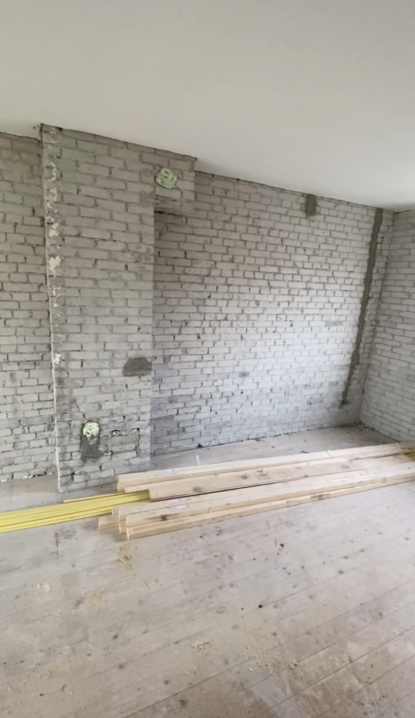 Bekijk Glad stucwerk wanden en plafond eengezinswoning in Rotterdam foto 31