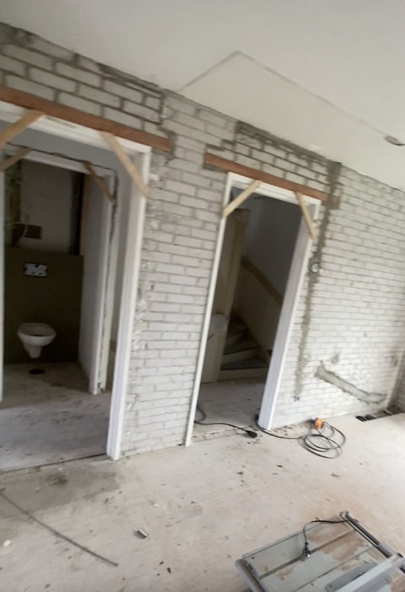 Bekijk Glad stucwerk wanden en plafond eengezinswoning in Rotterdam foto 32
