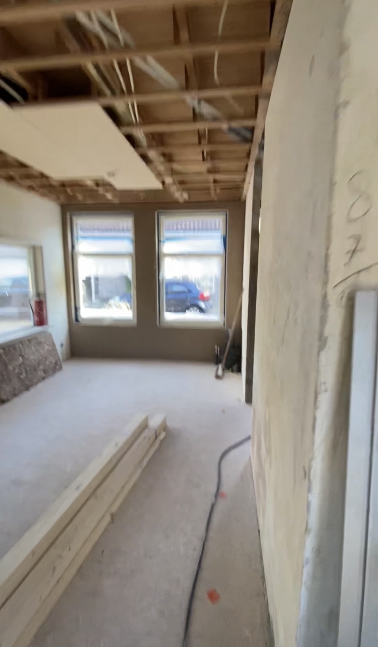 Bekijk Glad stucwerk wanden en plafond eengezinswoning in Rotterdam foto 40