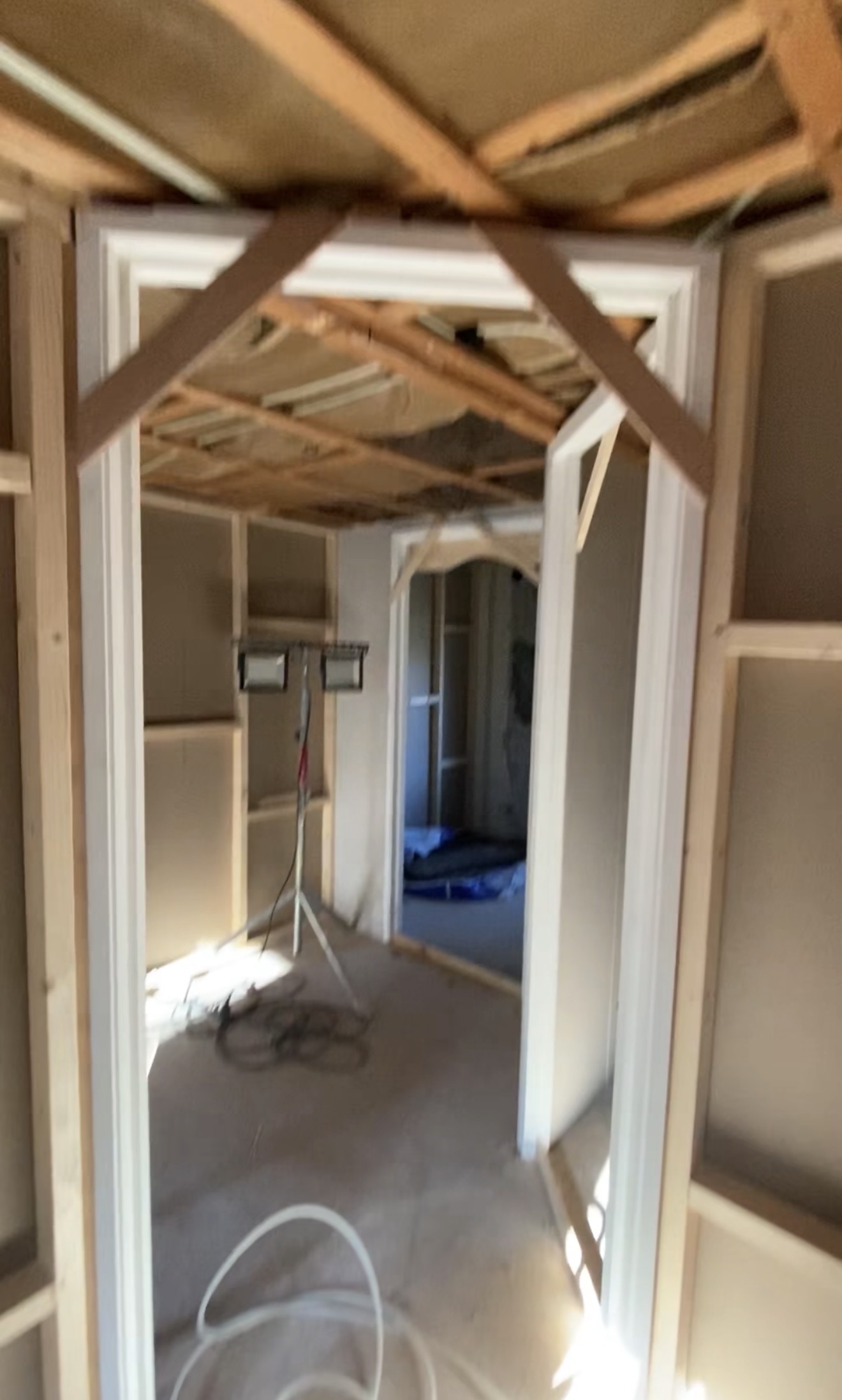 Bekijk Glad stucwerk wanden en plafond eengezinswoning in Rotterdam foto 43