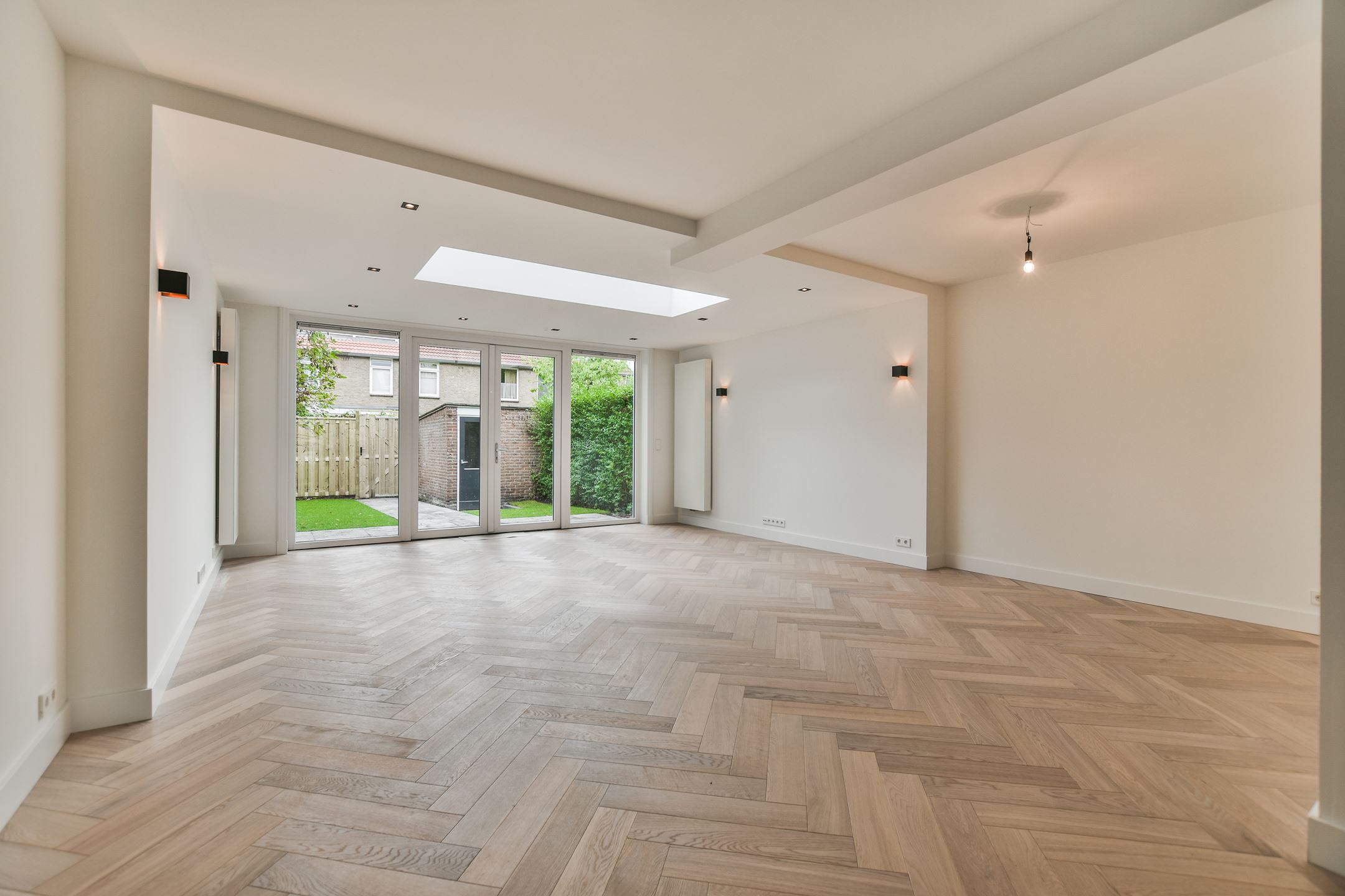 Bekijk Glad stucwerk wanden en plafonds luxe eengezinswoning is Amstelveen foto 15