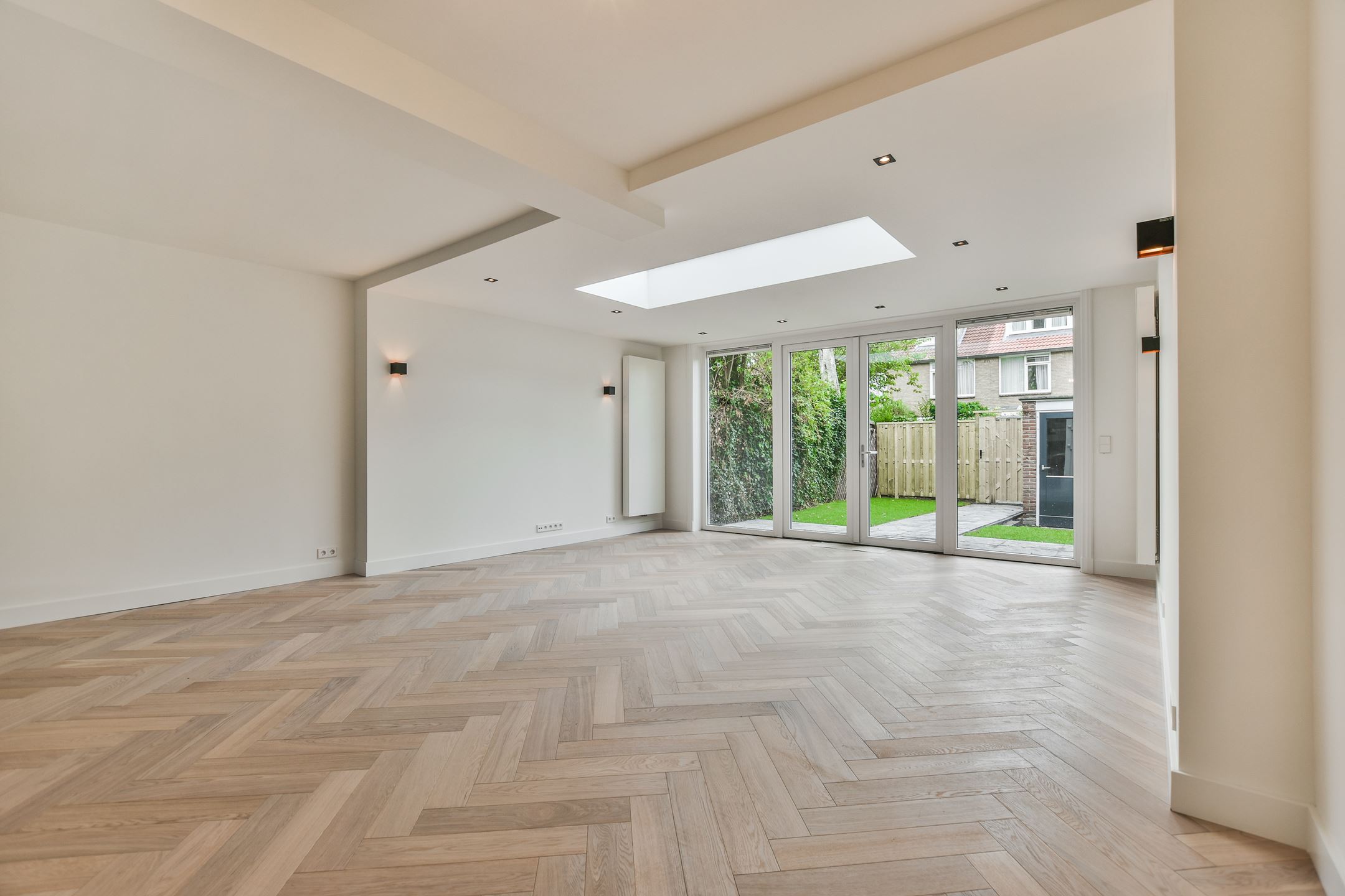 Bekijk Glad stucwerk wanden en plafonds luxe eengezinswoning is Amstelveen foto 16