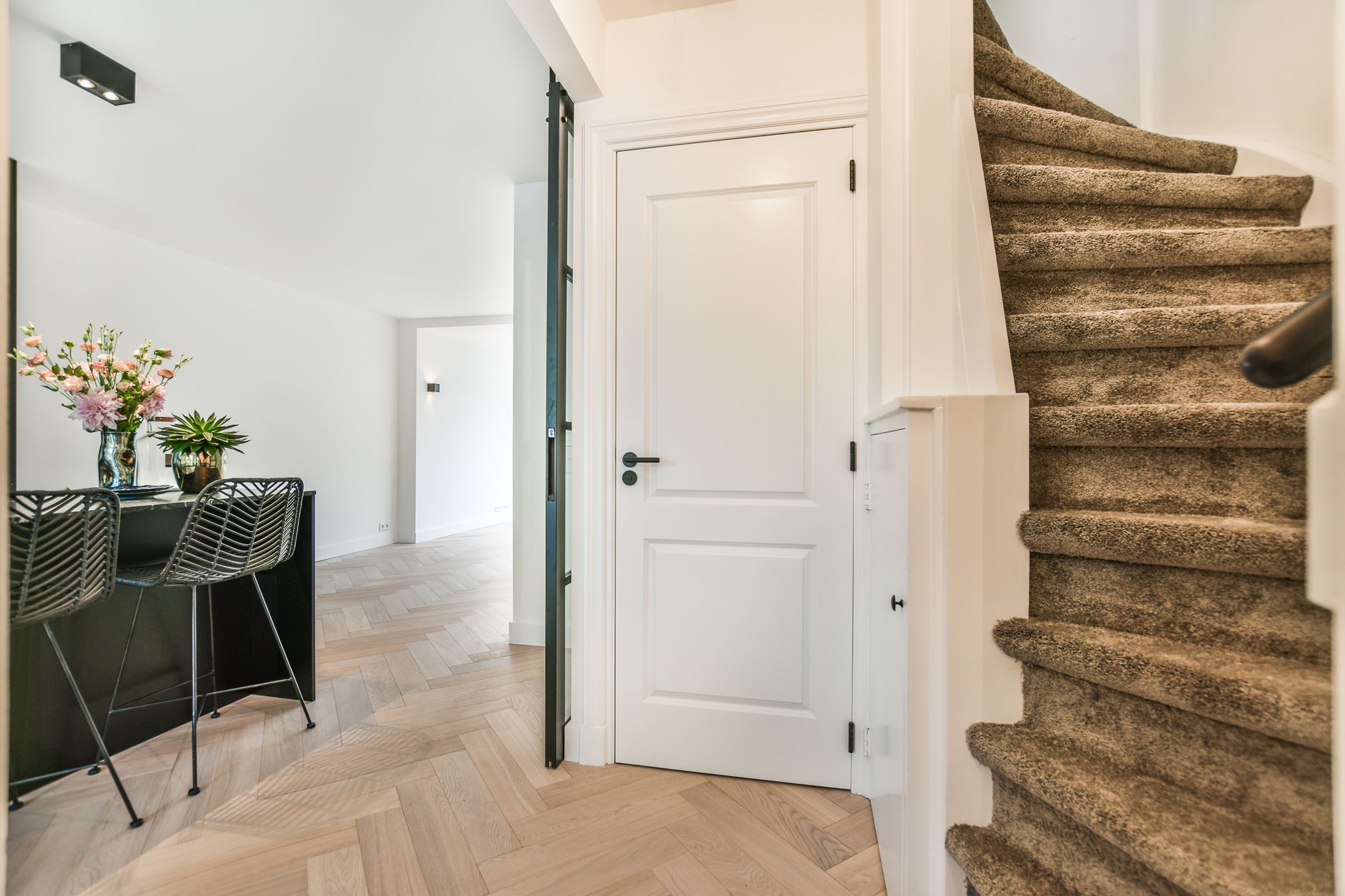 Bekijk Glad stucwerk wanden en plafonds luxe eengezinswoning is Amstelveen foto 21