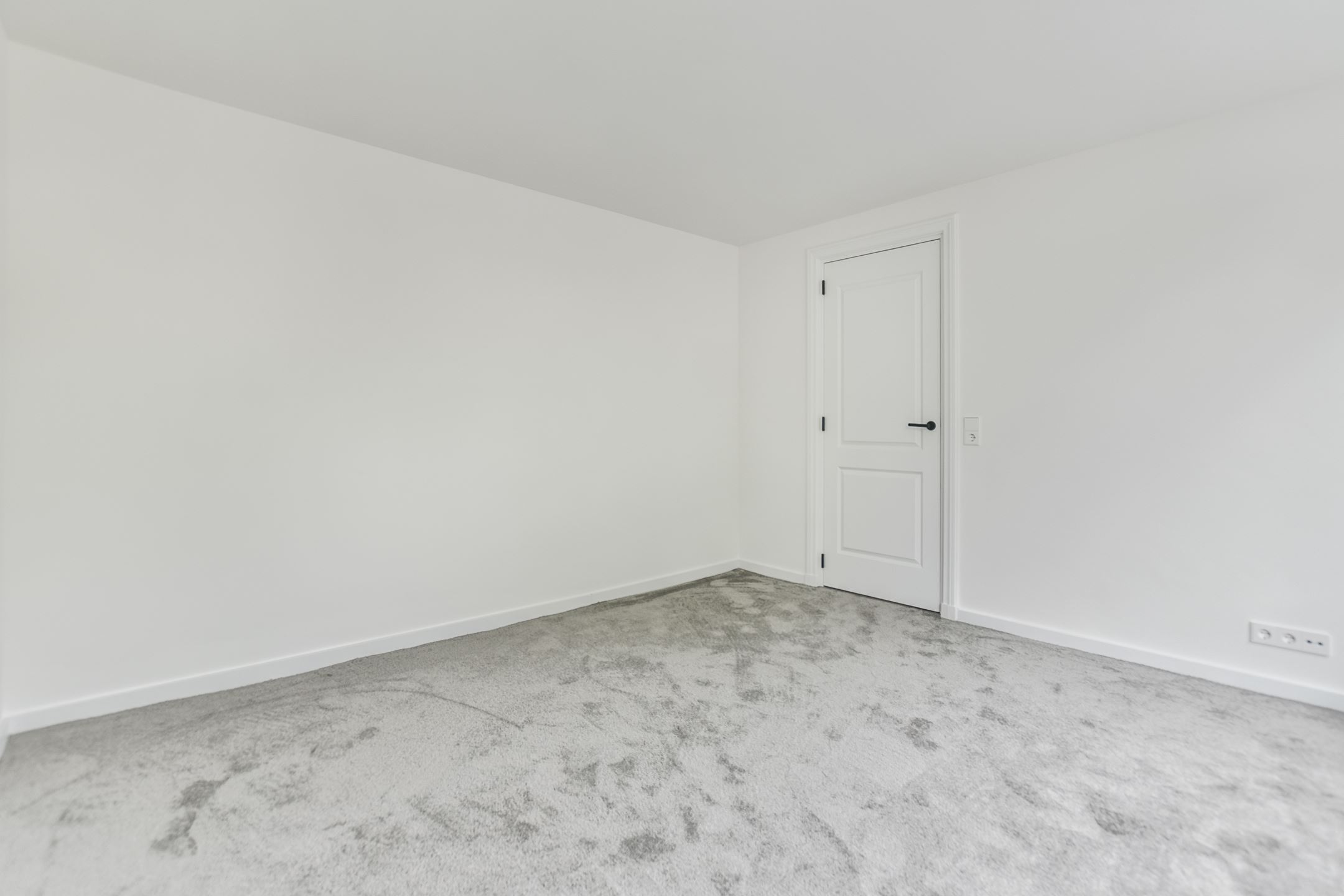 Bekijk Glad stucwerk wanden en plafonds luxe eengezinswoning is Amstelveen foto 25
