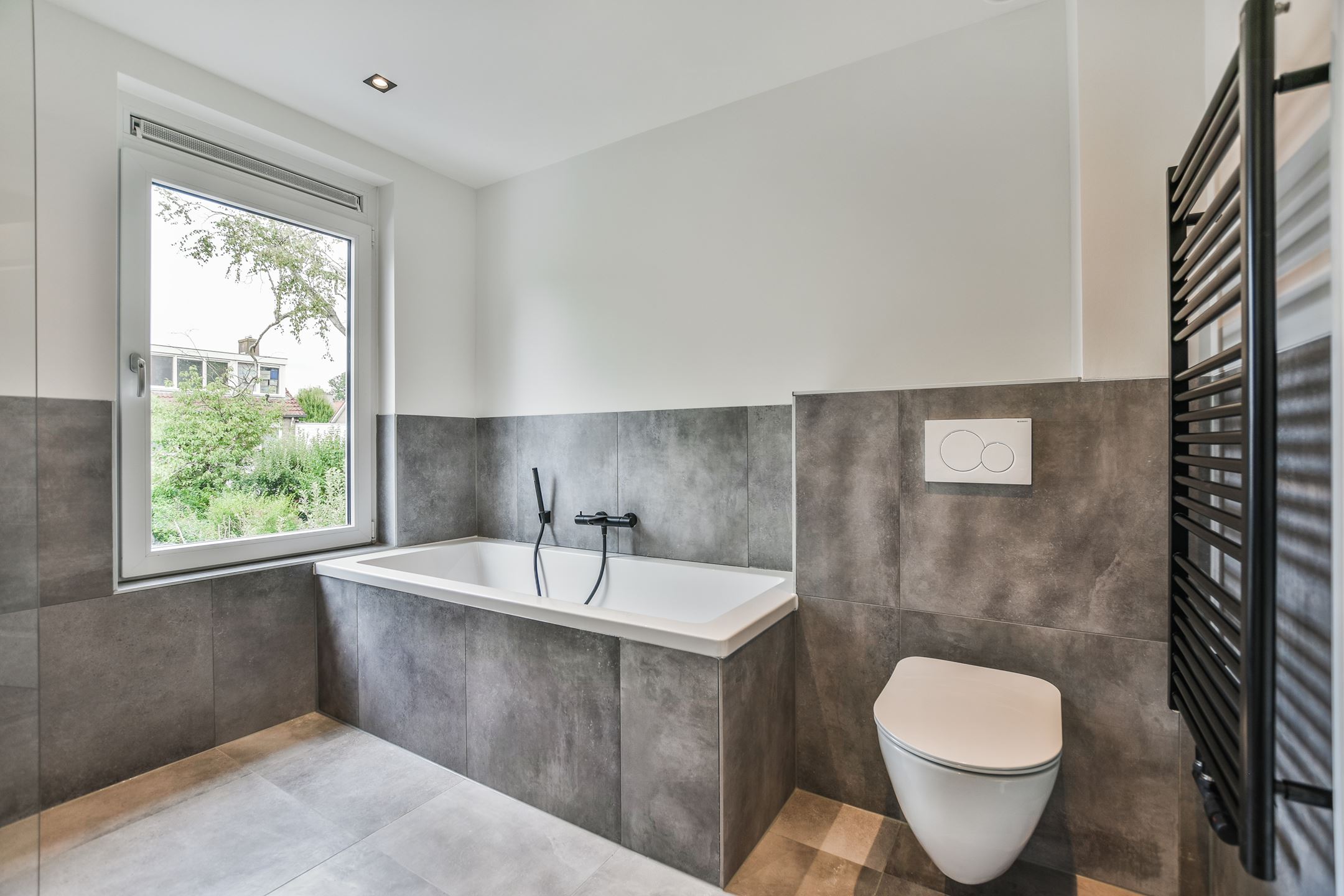 Bekijk Glad stucwerk wanden en plafonds luxe eengezinswoning is Amstelveen foto 29