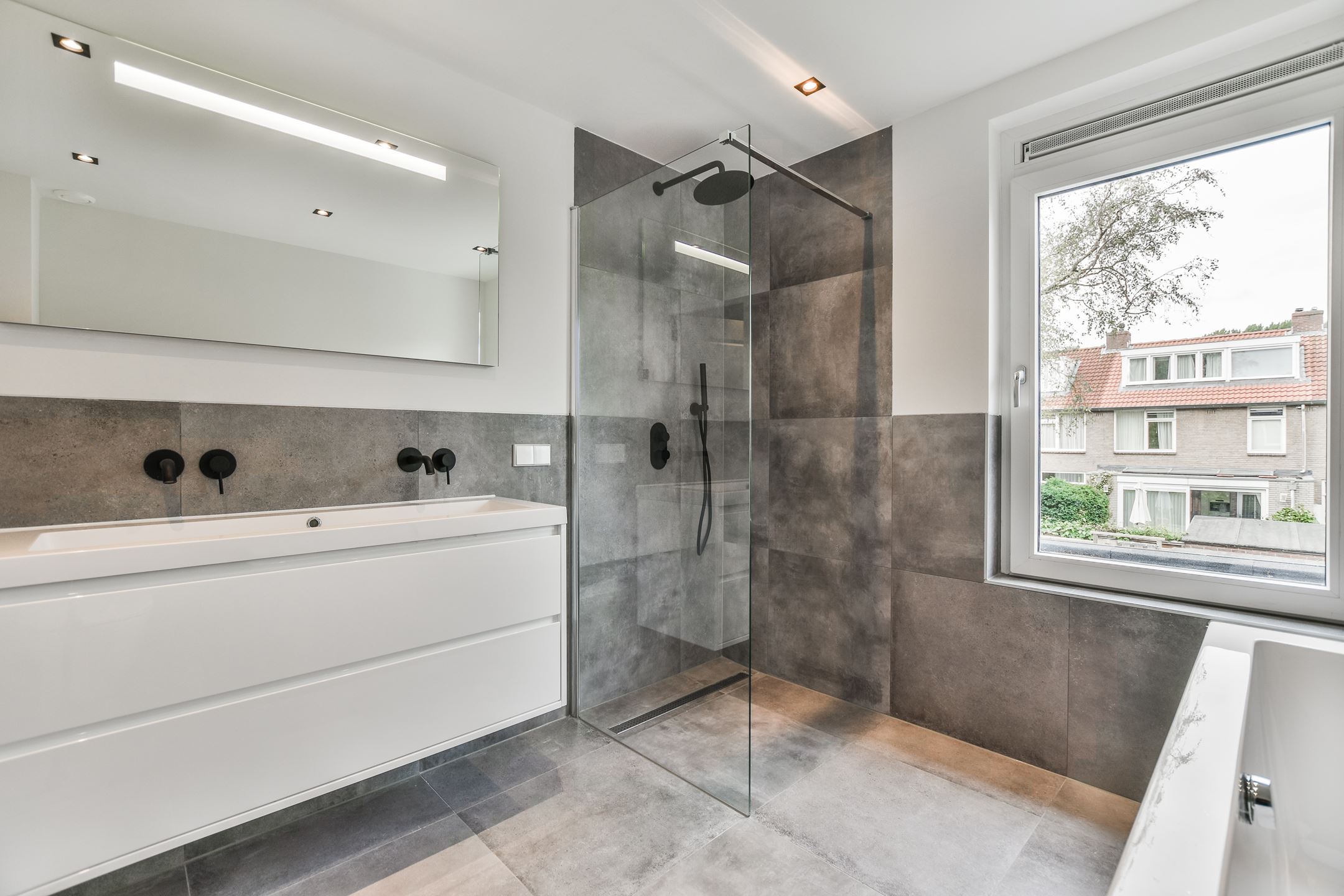 Bekijk Glad stucwerk wanden en plafonds luxe eengezinswoning is Amstelveen foto 30