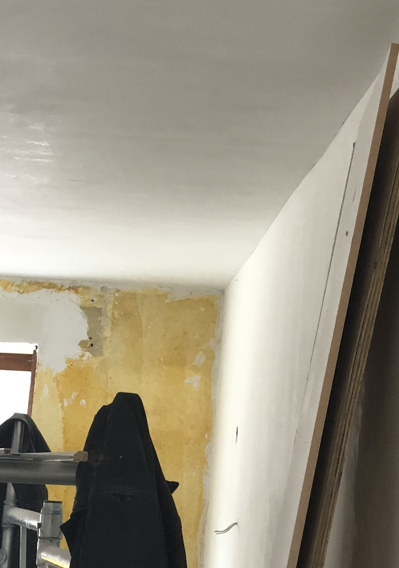 Bekijk Glad stucwerk van alle wanden en plafonds inclusief schilderwerk volledige huis foto 2