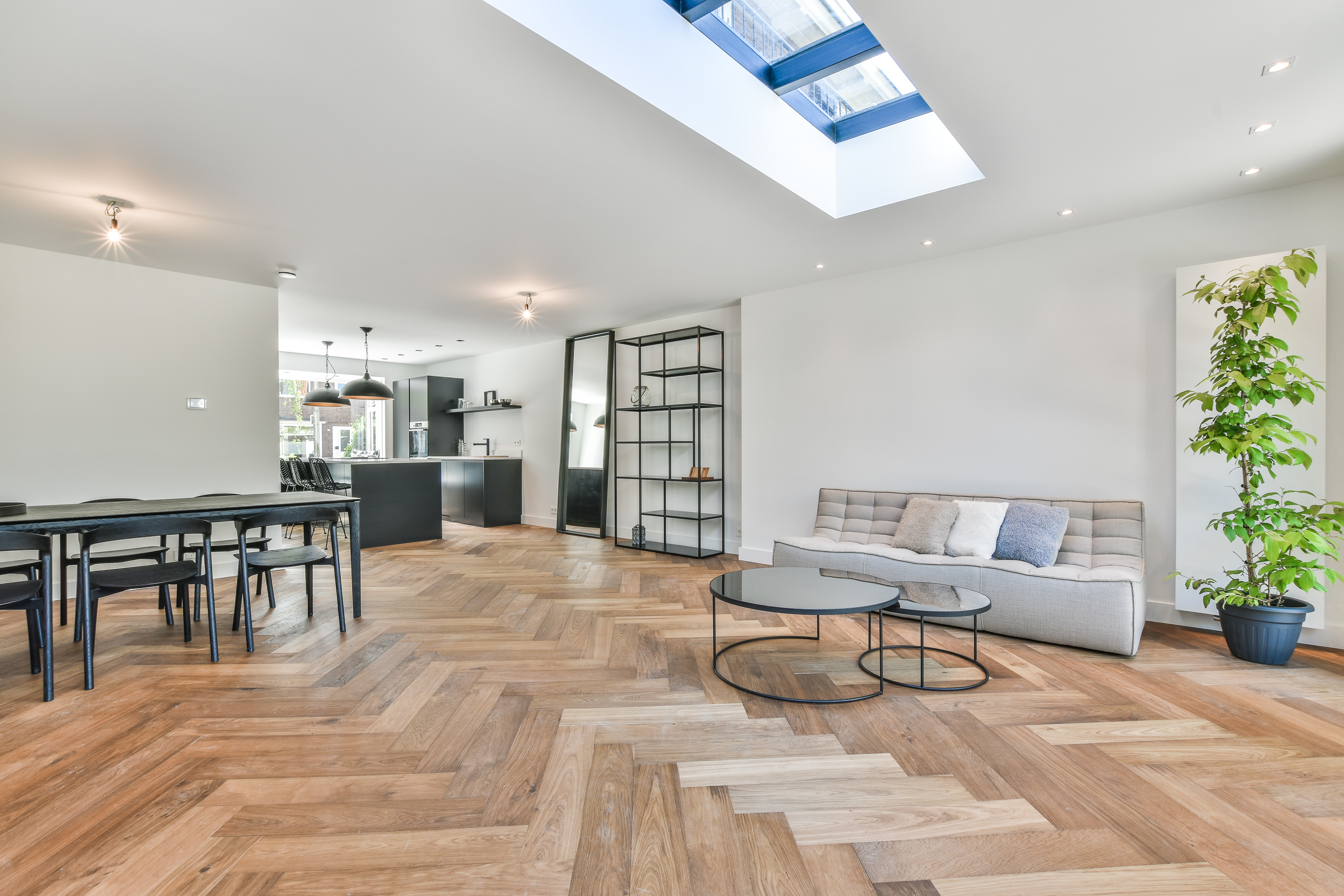 Bekijk Glad stucwerk van alle wanden en plafonds inclusief schilderwerk volledige huis foto 9