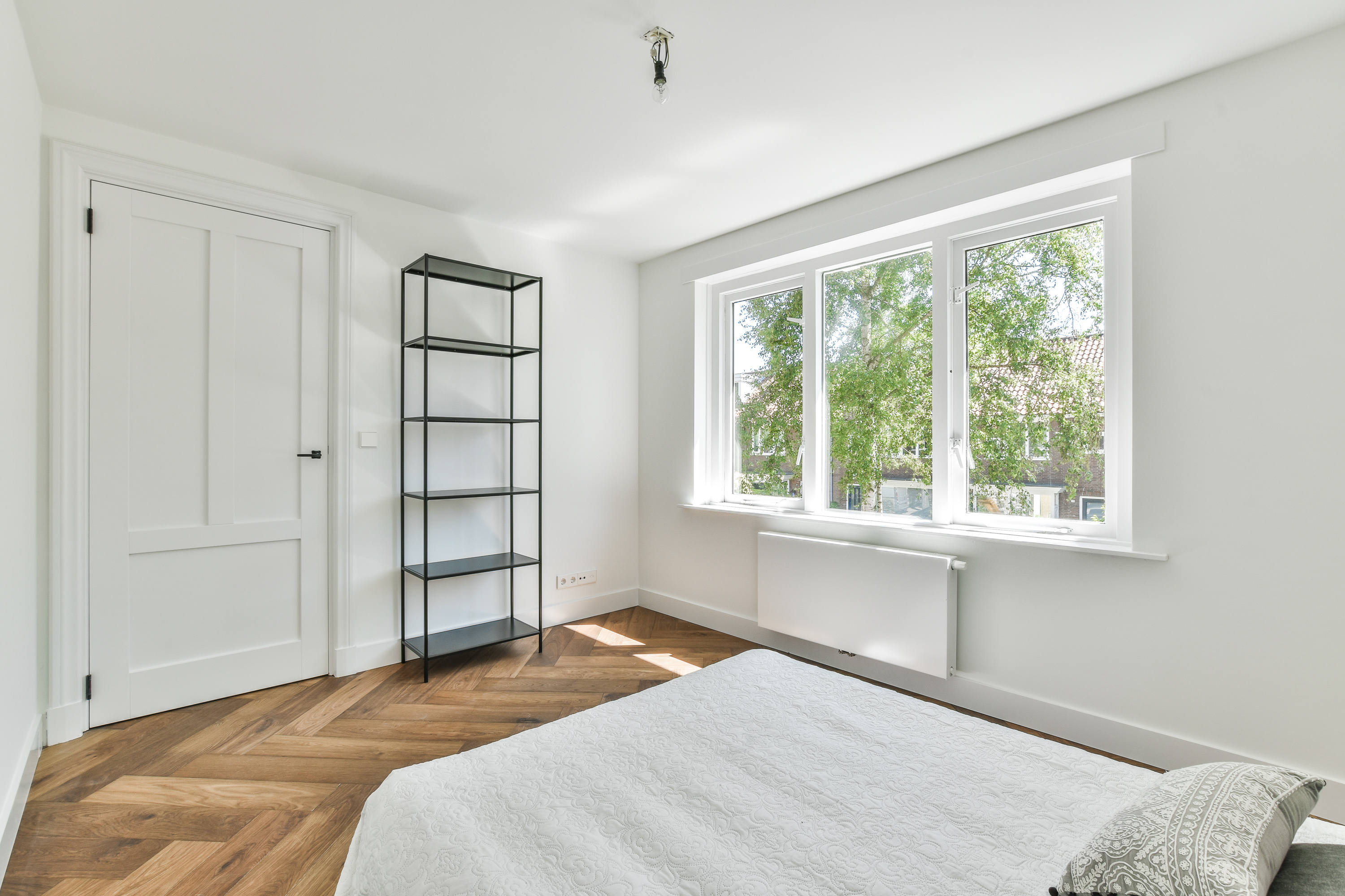 Bekijk Glad stucwerk van alle wanden en plafonds inclusief schilderwerk volledige huis foto 13