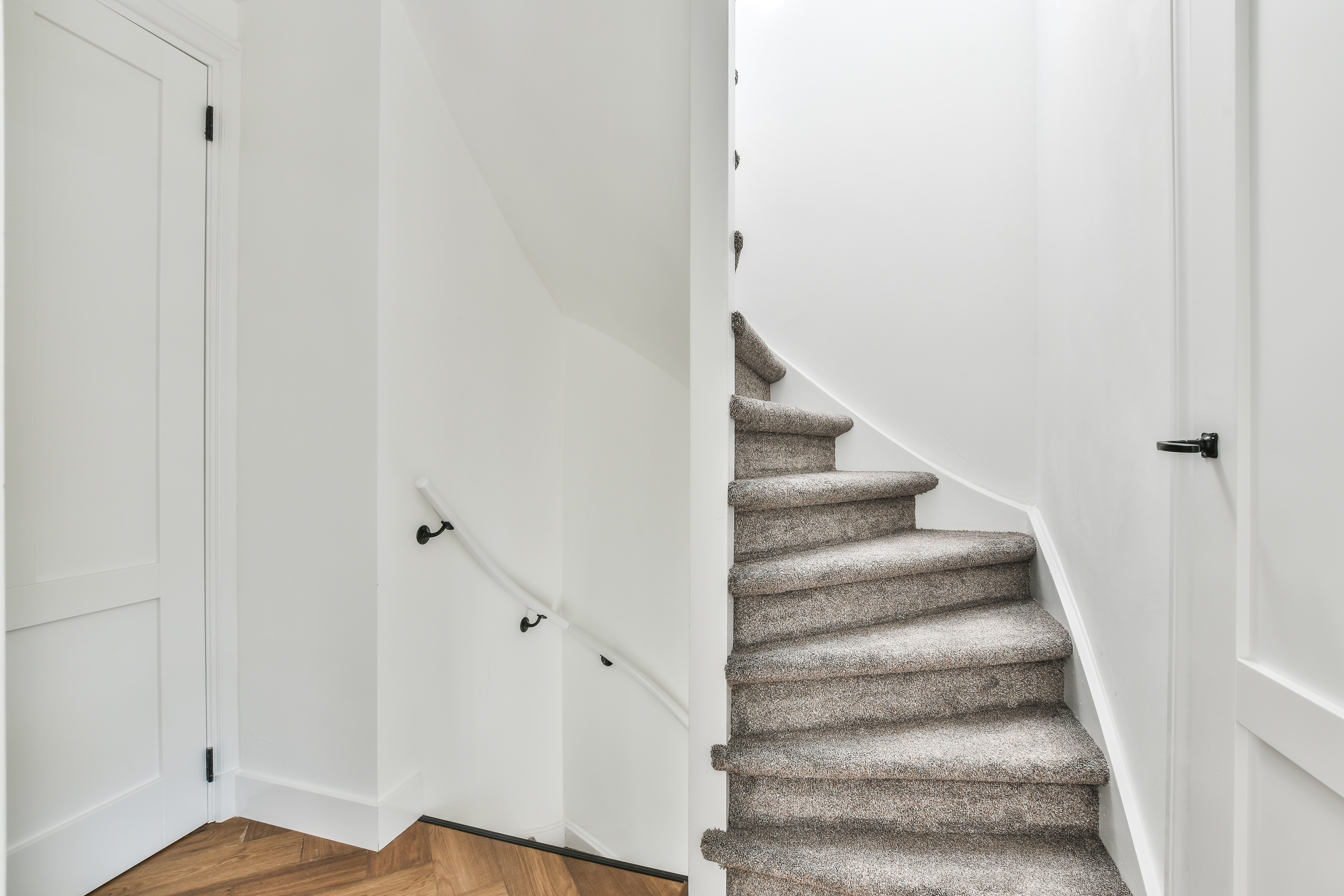 Bekijk Glad stucwerk van alle wanden en plafonds inclusief schilderwerk volledige huis foto 18