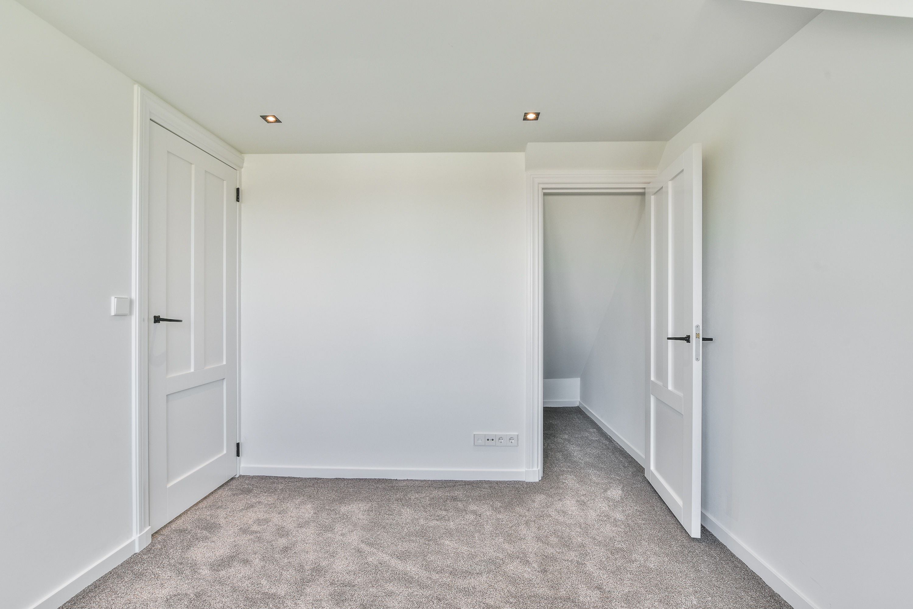 Bekijk Glad stucwerk van alle wanden en plafonds inclusief schilderwerk volledige huis foto 22