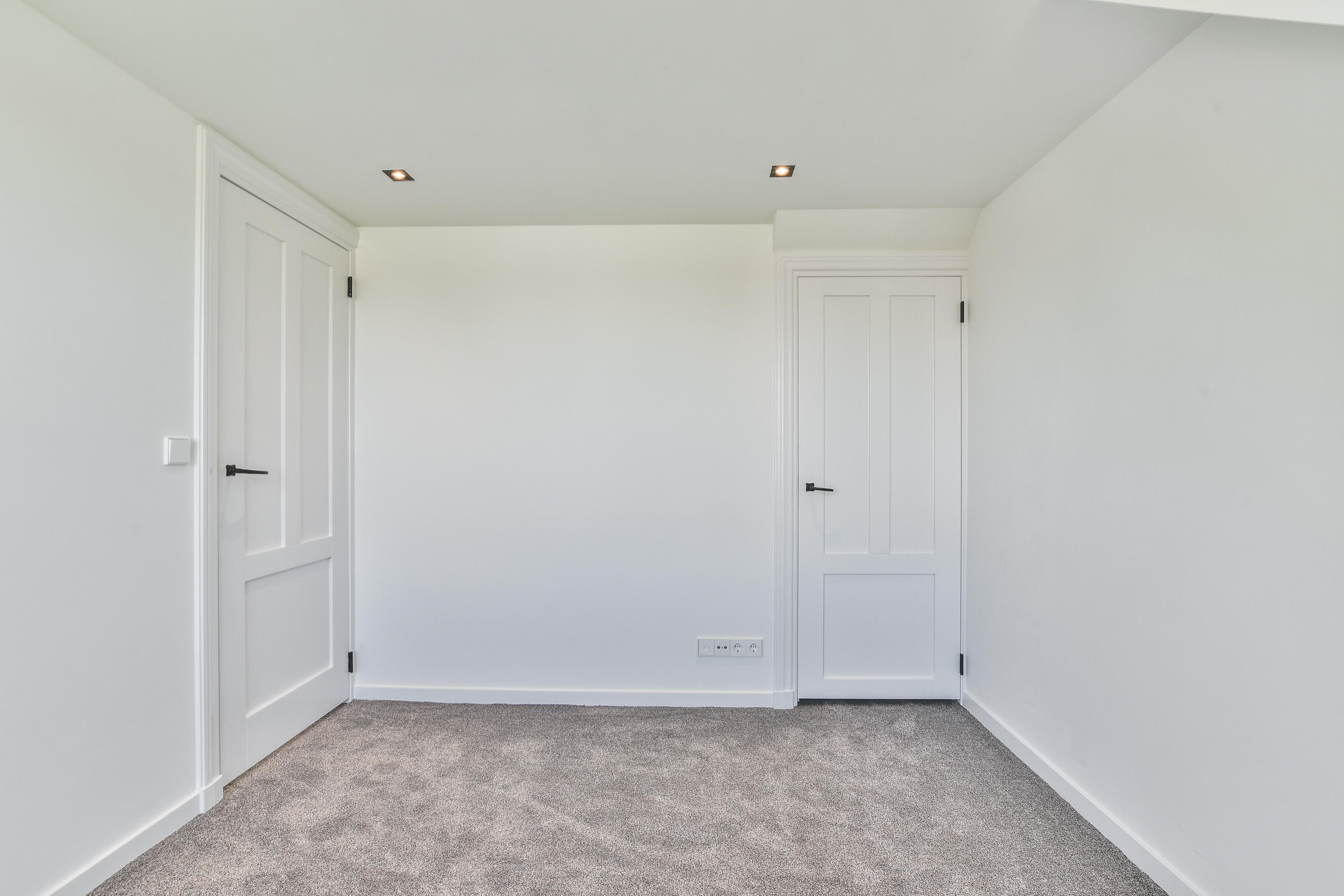Bekijk Glad stucwerk van alle wanden en plafonds inclusief schilderwerk volledige huis foto 23