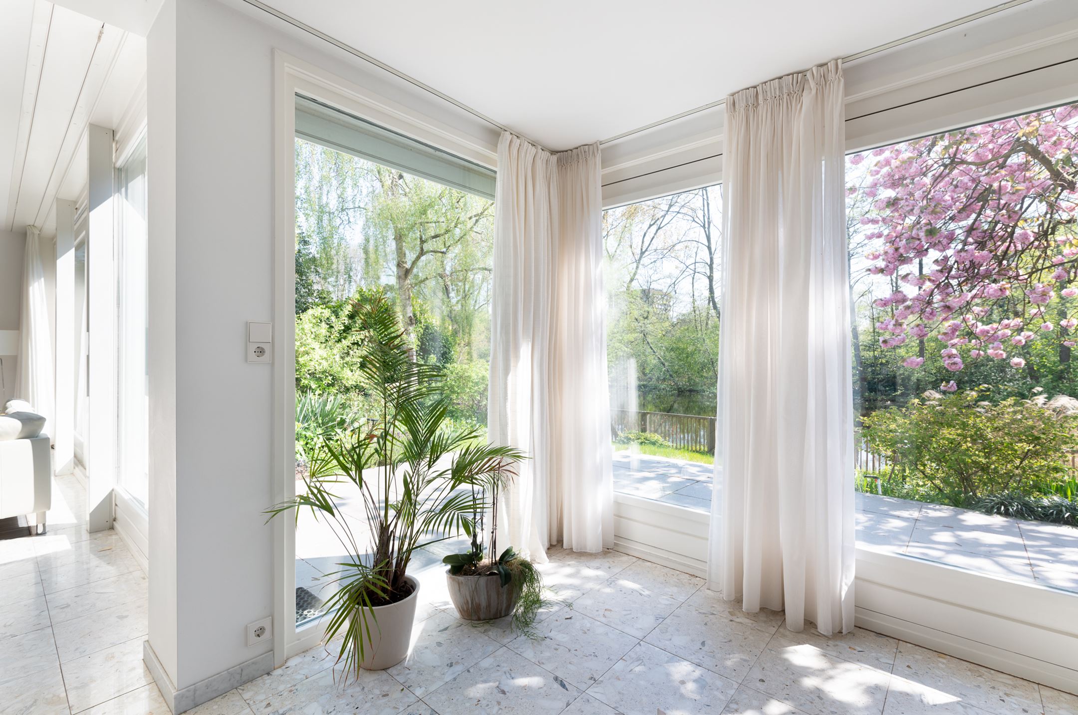 Bekijk Volledige renovatie, stuc en schilderwerk wanden en plafond, ramen deuren en gevels foto 15