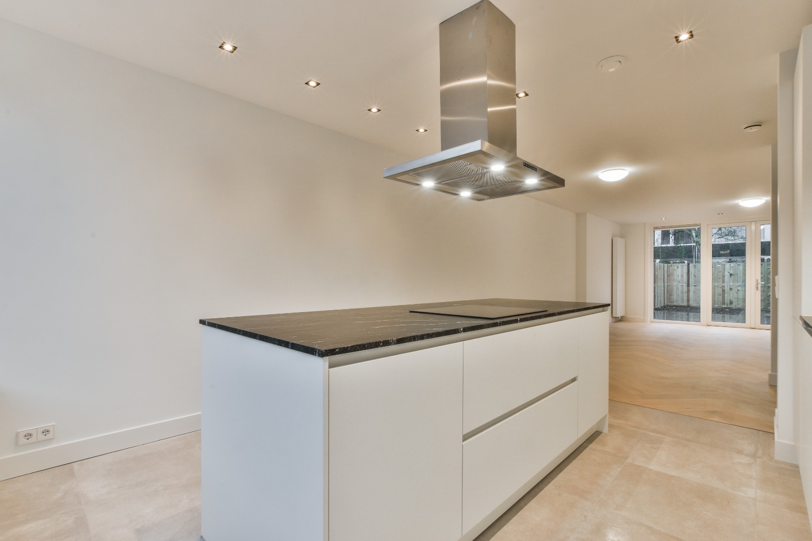 Bekijk Volledige hoekwoning stucwerk en schilderen in Amstelveen foto 37